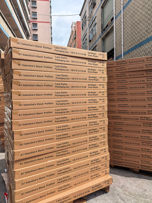 Een groot aantal bestellingen van SINST is in containers geladen en naar overzeese markten verscheept