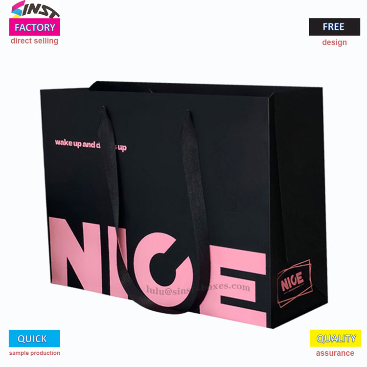 Kleding papieren zak